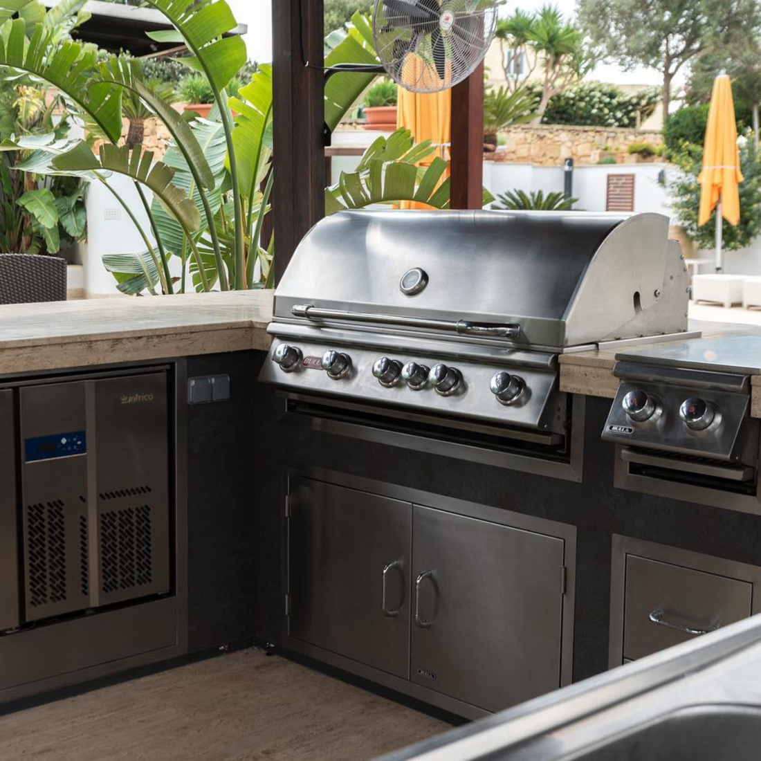 Charcoal Grill vs. Gas Grill: Picking the Ultimate BBQ for Your Backyard Cooking