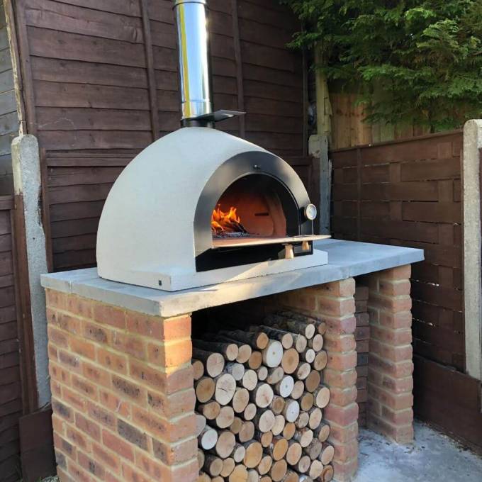 Royal wood fired pizza oven